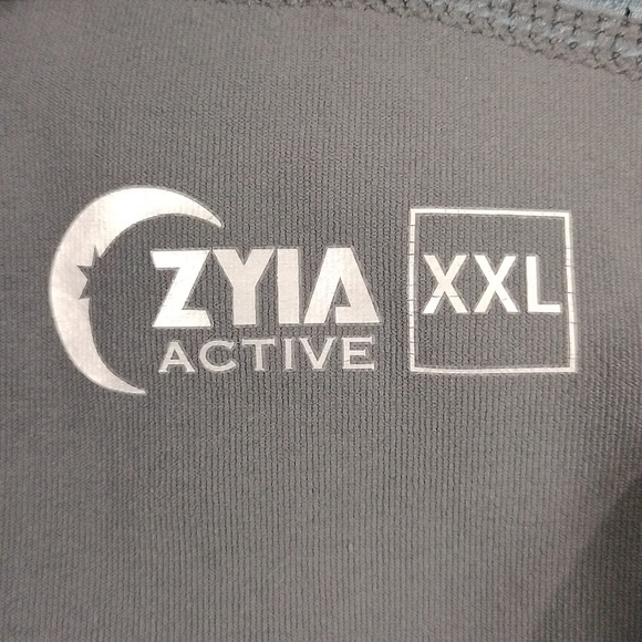 Zyia Gray Racerback Tank - Picture 3 of 10